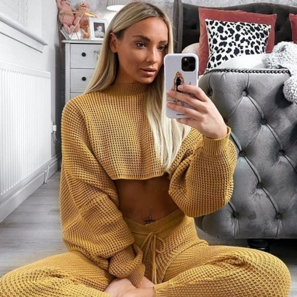 Lounge Set - Picture 3 of 4